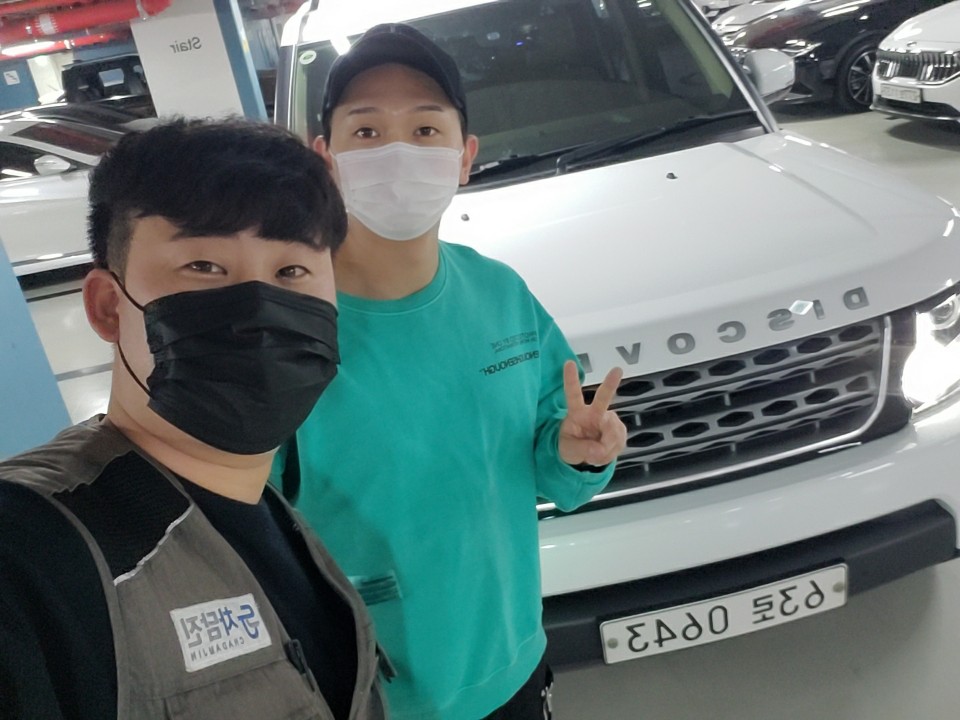 낚시와 캠핑을 즐기기 위해 선택한 랜드로버 디스커버리4 중고차 구매 후기