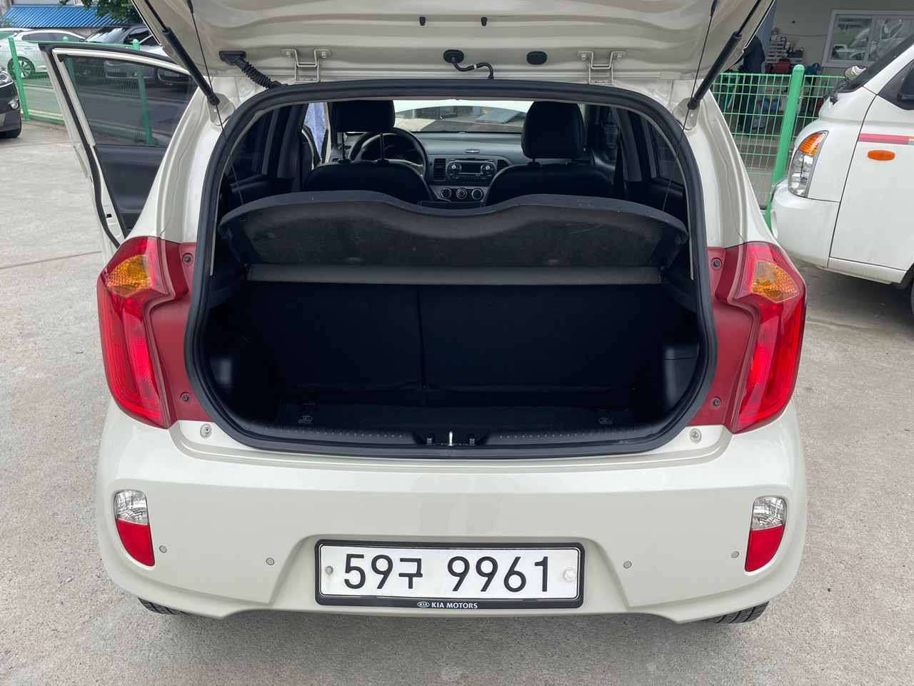 25kml6e977bh.jpg