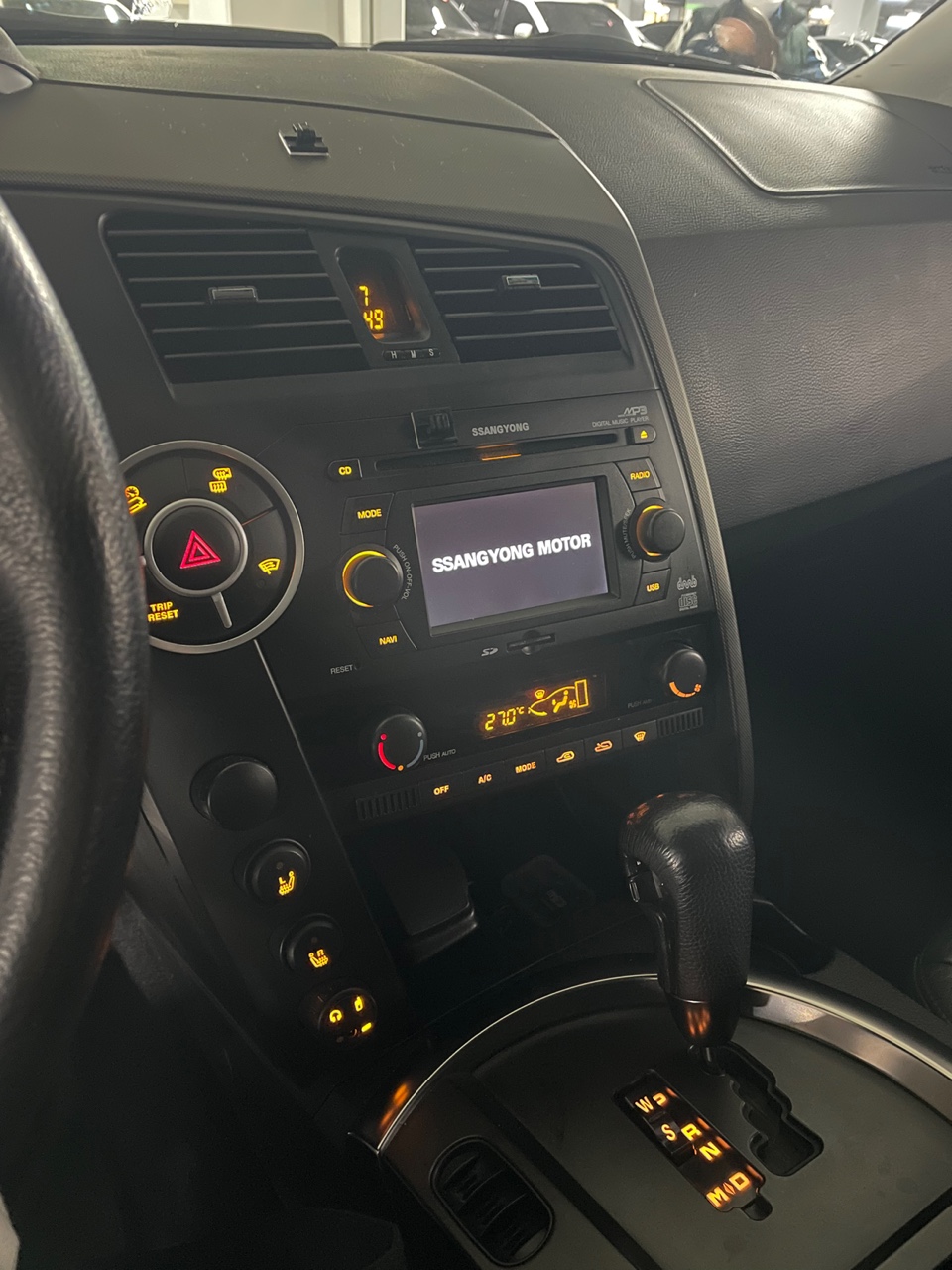 4g1p8v896m4i.jpg