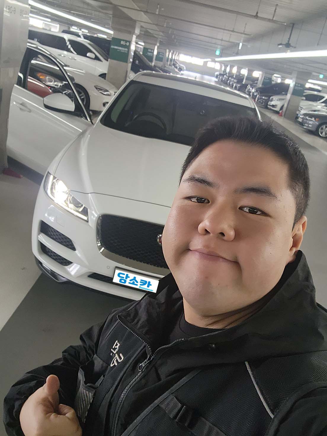 재규어 F페이스 중고차 무사고의 깔끔하다
